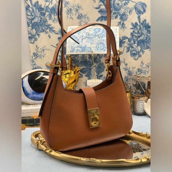 🆕 OROTON 🧿 NWOT Yvonne Baguette Shoulder Bag, Tan - Picture 2 of 14